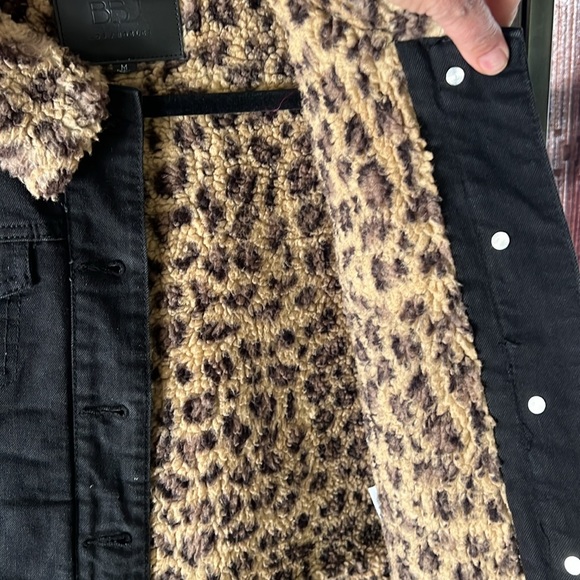 Cool black Jean jacket with leopard furry lining - Picture 3 of 7